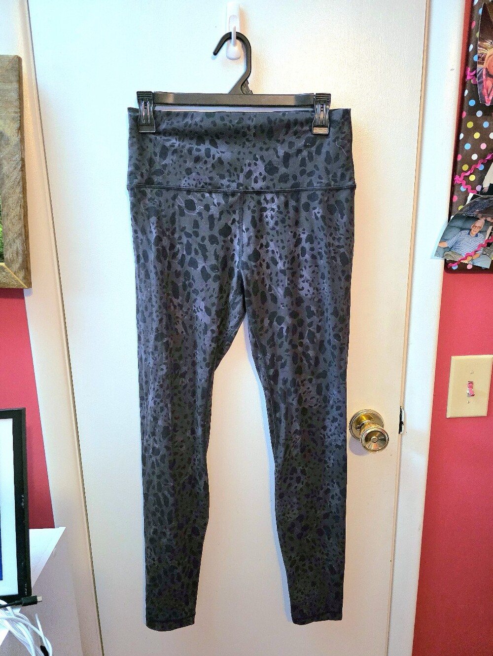 Heynuts Dark Animal Print Leggings Size Large